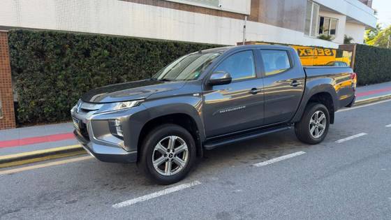 MITSUBISHI L200 TRITON 2.4 16V TURBO DIESEL SPORT GLS CD 4P 4X4 AUTOMÁTICO